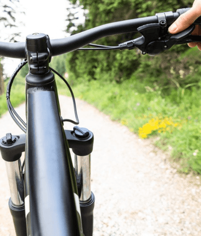 Ktorý materiál rámu je najlepší pre horský elektrický bicykel pre dospelých?